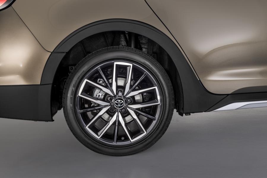 Колеса Toyota Corolla Trek Hybrid 2019 года  (WW) (фото 11 из 17)